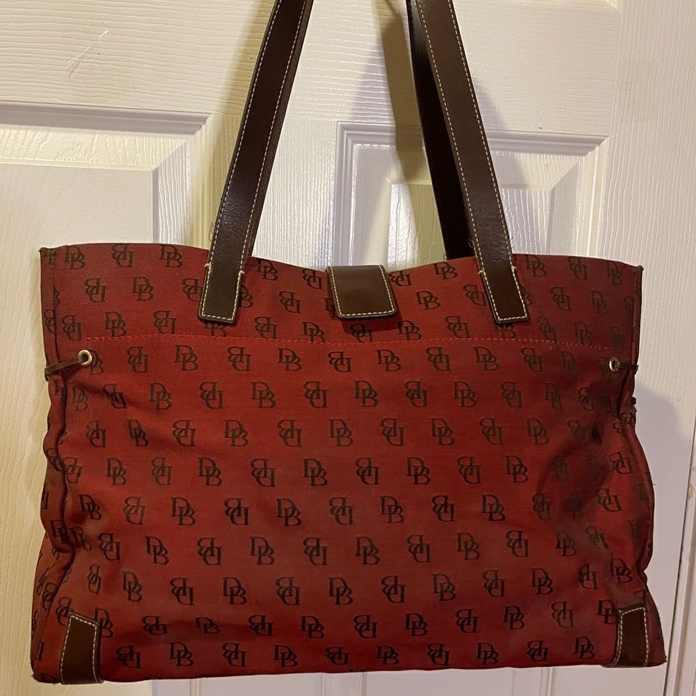 Dooney & Bourke large canvas burgu tote leather brown straps & trims.